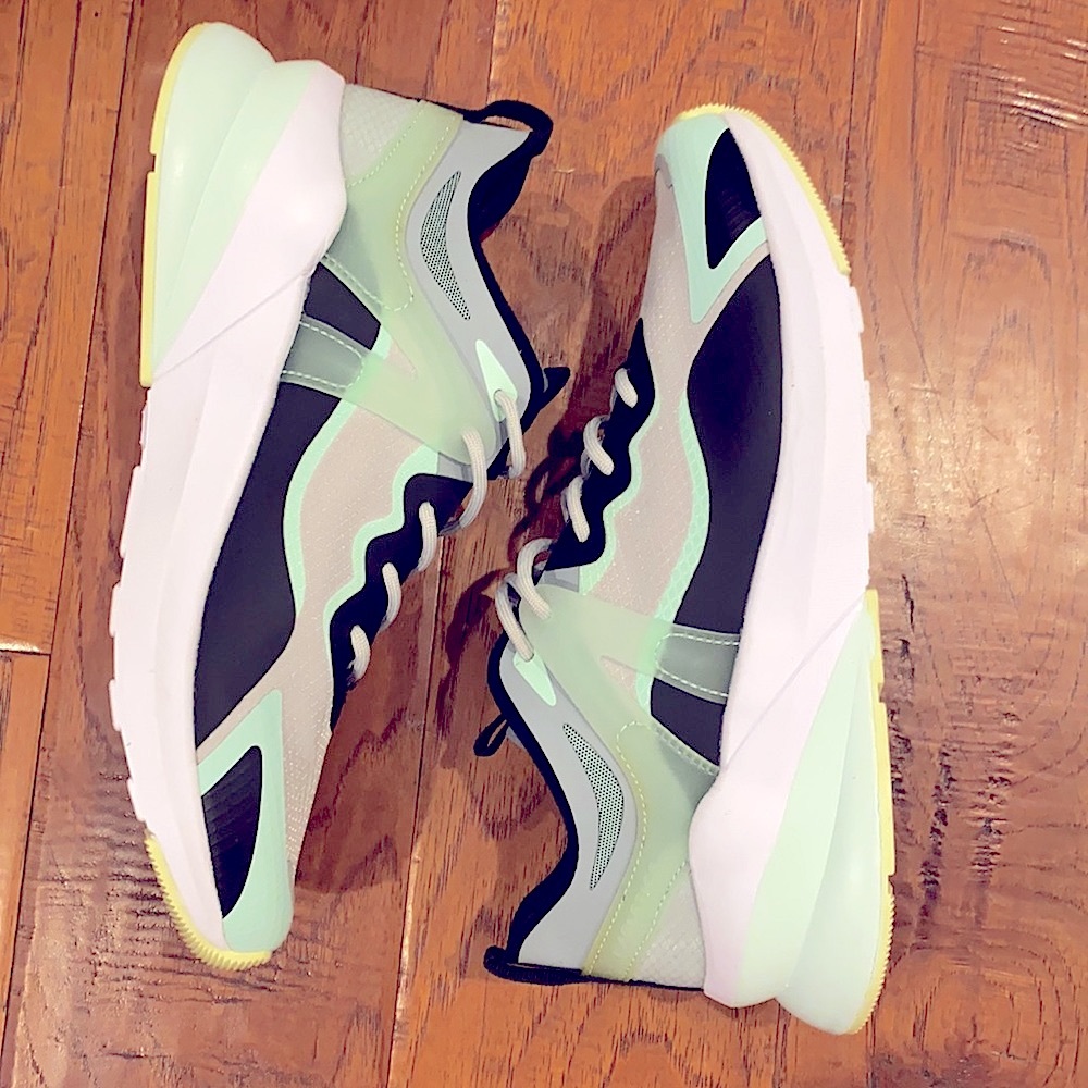 Fabletics Cheviot Performance Sneaker 👟 in perfect condition sz 8.5